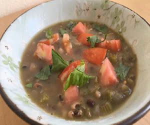Hoppin’ John, black-eyed peas soup